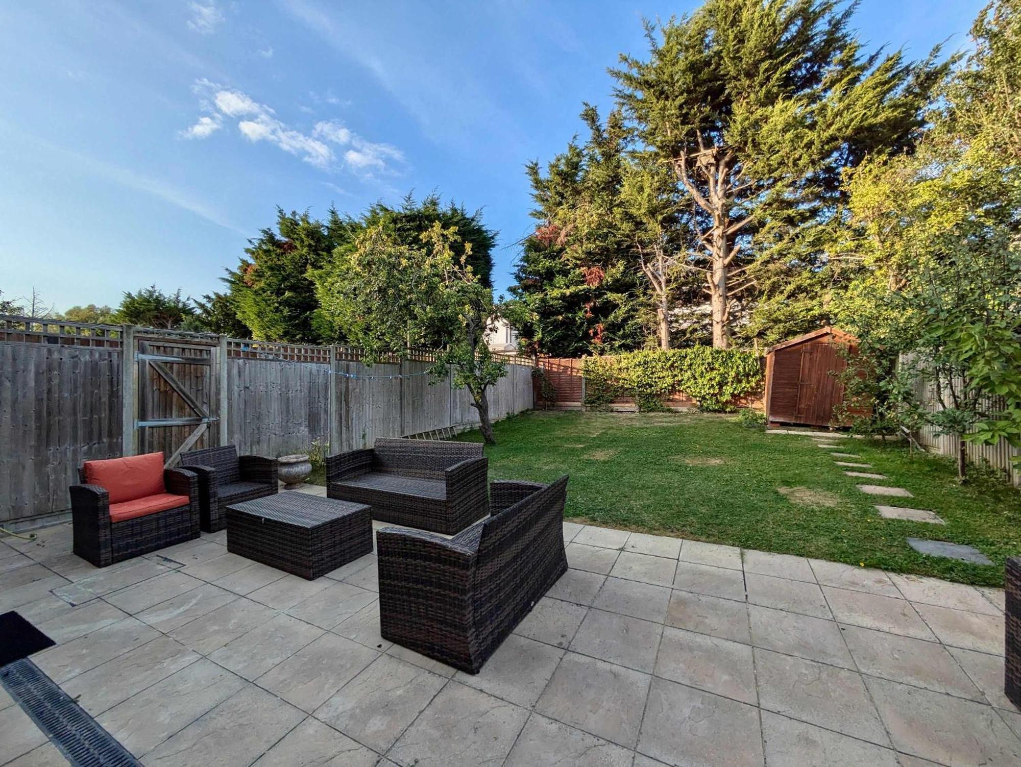 Charming Family With Private Garden